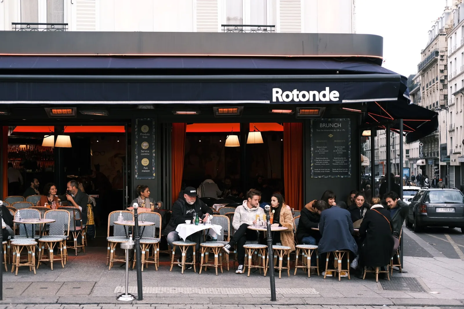 Guests dining on the pavement outside a Paris restaurant