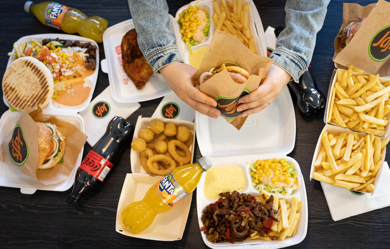 Burgere, pommes frites og takeawayfavoritter fra Jafs